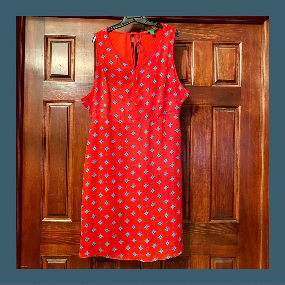 DIP KeyHole Back V-Neck Dress